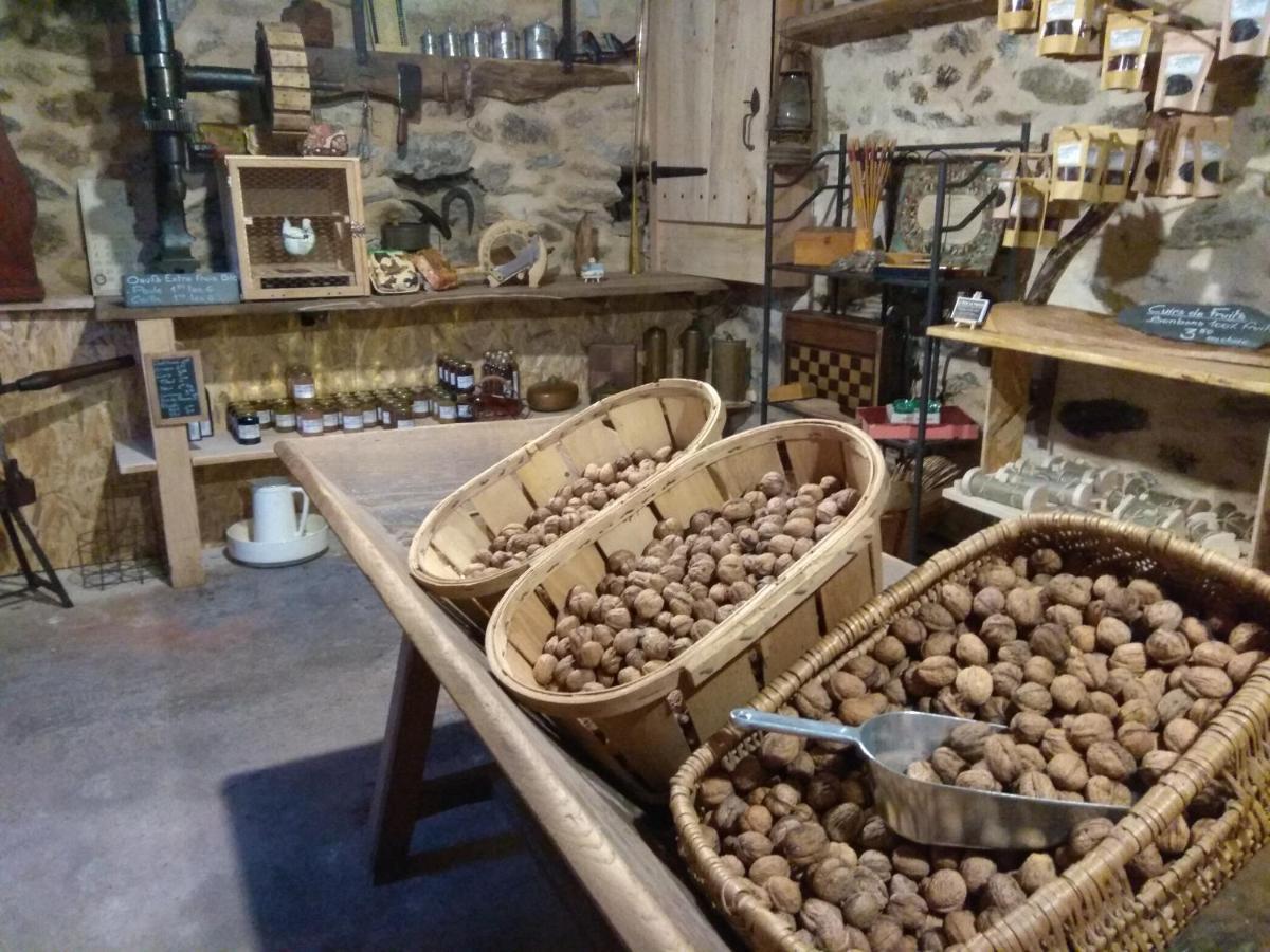 La Ferme Les Mamours La Bastide-l'Eveque Buitenkant foto